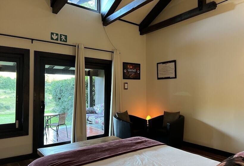 غرفة ديلوكس, Malachite Manor