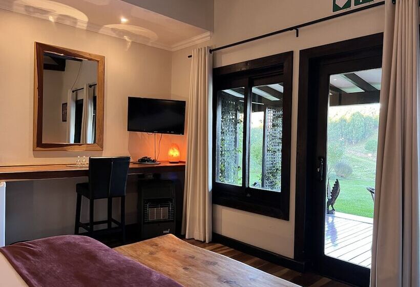 غرفة ديلوكس, Malachite Manor