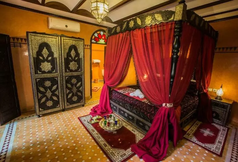 اتاق لوکس با تخت بزرگ, Riad Ritaj
