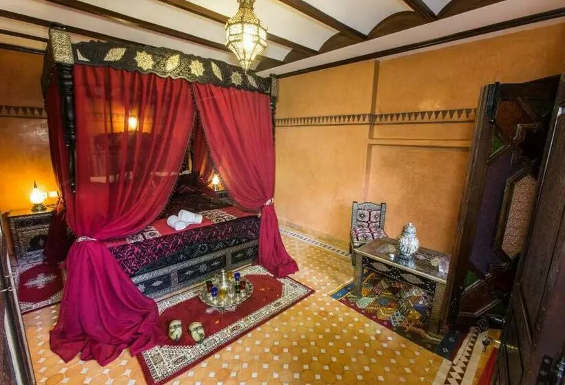 اتاق لوکس با تخت بزرگ, Riad Ritaj