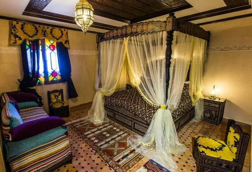 اتاق لوکس با تخت بزرگ, Riad Ritaj