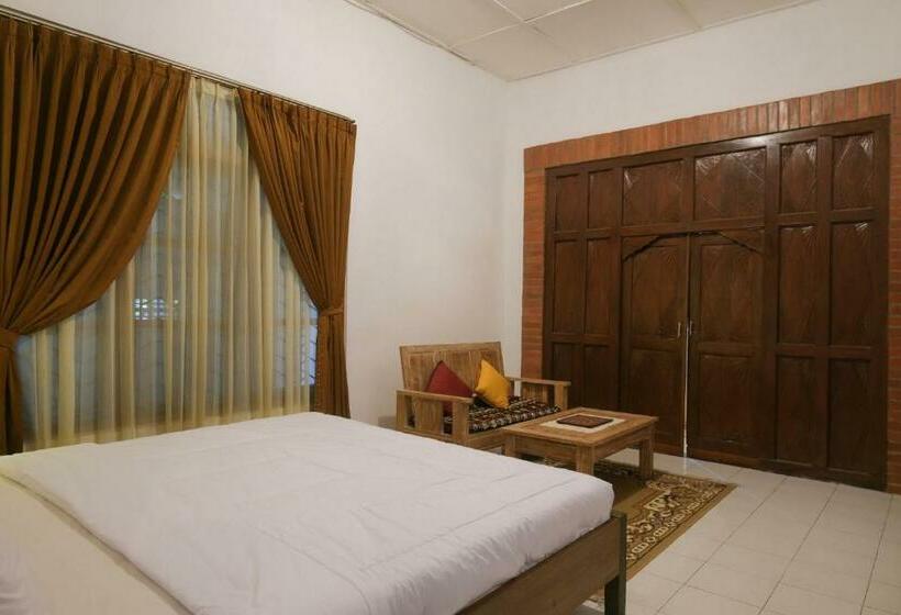 Люкс Повышенной Комфортности, Reddoorz At Griya Cemara Homestay Yogyakarta
