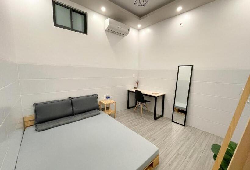 带共用浴室的标准房间, B Home