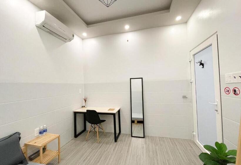 带共用浴室的标准房间, B Home