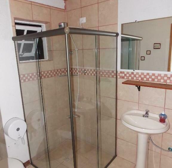 غرفة قياسية رباعية, Betume