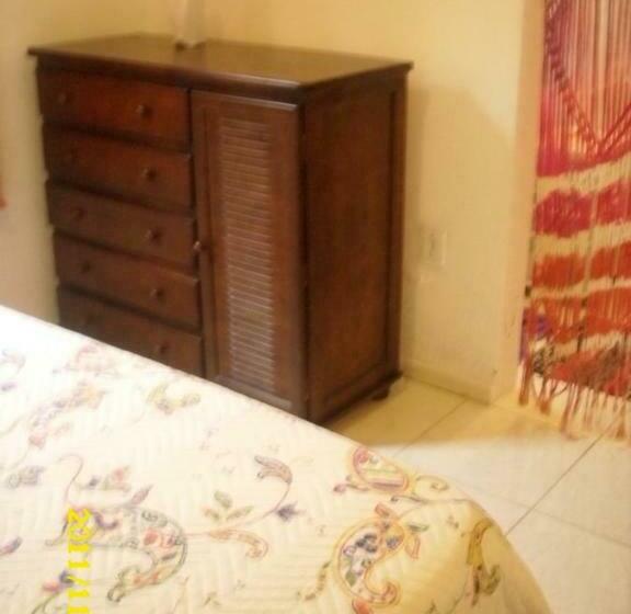 חדר סטנדרט לשלושה, Hospedaria Cobras E Lagartos