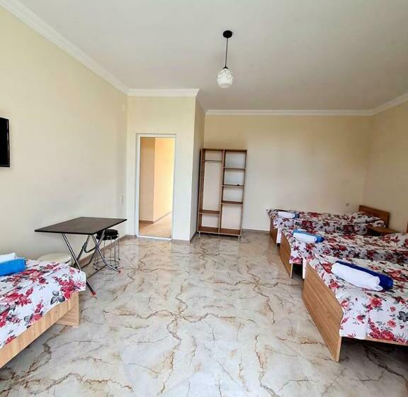 اتاق استاندارد چهارنفره با بالکن, Private House Suliko