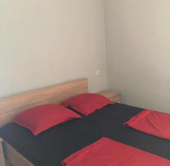 اتاق استاندارد چهار تخته, Private House Suliko