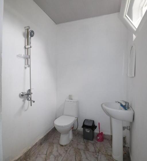 اتاق استاندارد سه نفره, Private House Suliko