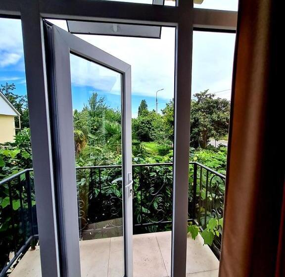 اتاق سوپریور سه تخته, Private House Suliko