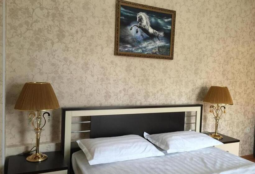 اتاق سوپریور با تخت بزرگ, Hello Dushanbe Hostel