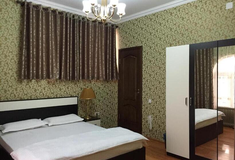 اتاق سوپریور با تخت بزرگ, Hello Dushanbe Hostel