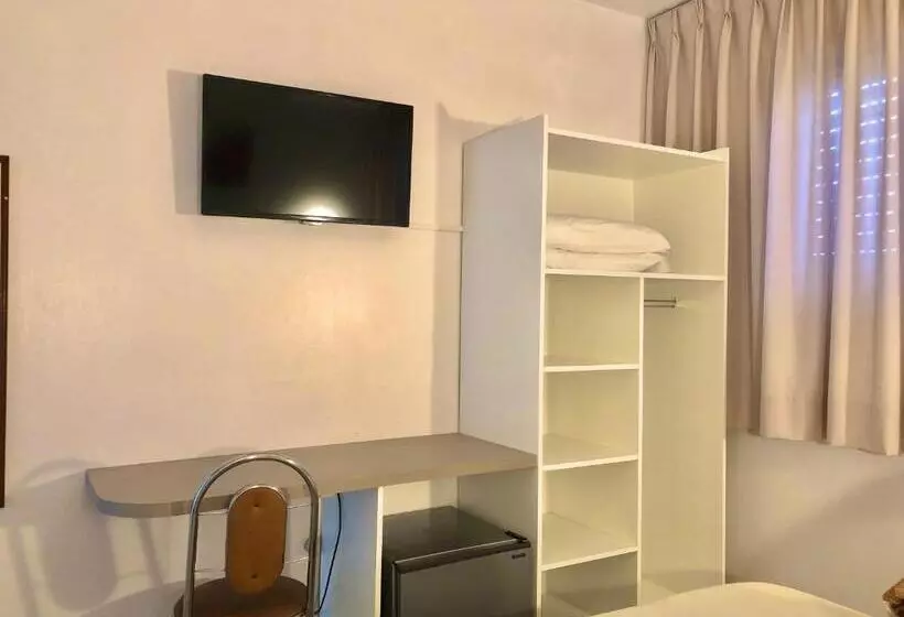 Economy Triple Room, Concatto