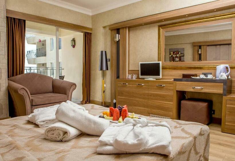 Номер Стандарт с Балконом Вид на Сад, Laur Hotels Experience & Elegance