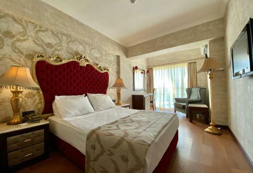 Номер Стандарт с Балконом Вид на Сад, Laur Hotels Experience & Elegance