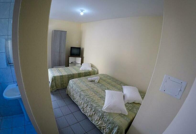 اتاق استاندارد سه نفره, Gentil