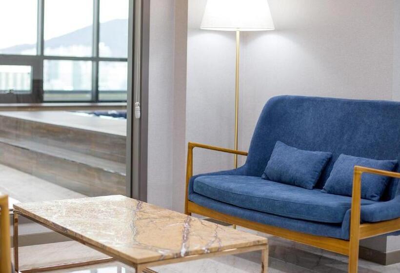 Appartamento Attico 1 Camera da letto, Gnb