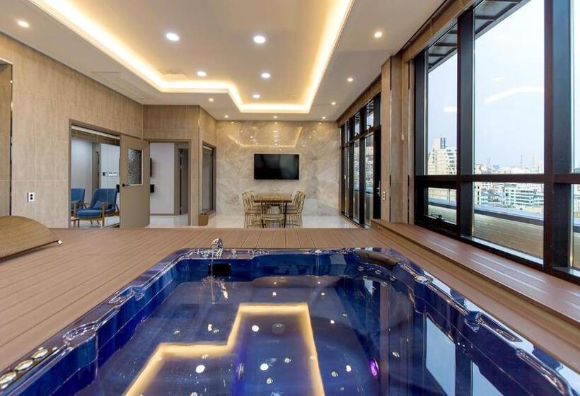 Appartamento Attico 1 Camera da letto, Gnb