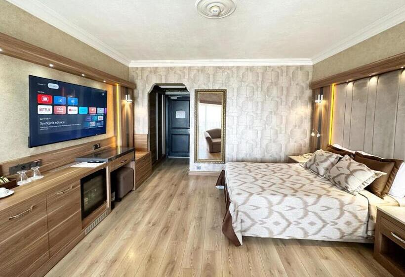 Номер Стандарт с Балконом Вид на Сад, Laur Hotels Experience & Elegance