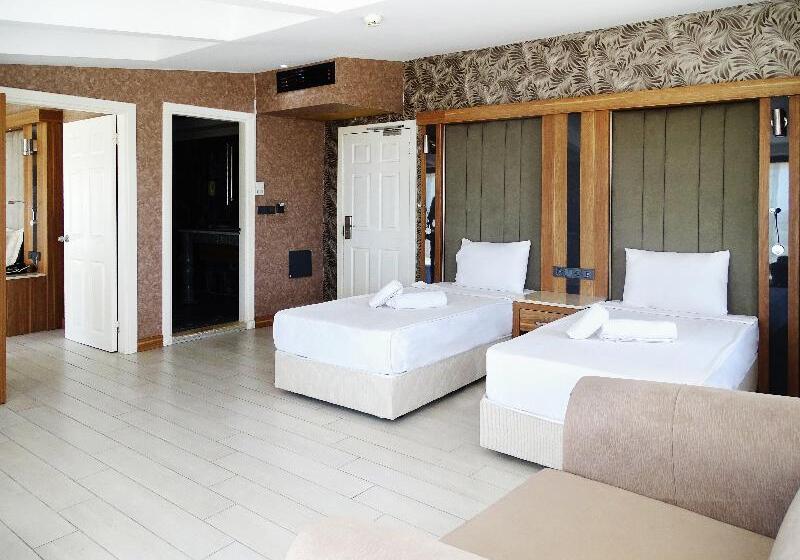 Семейный Номер Вид на Сад, Laur Hotels Experience & Elegance