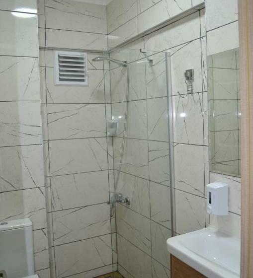 スタンダードルーム, Megas