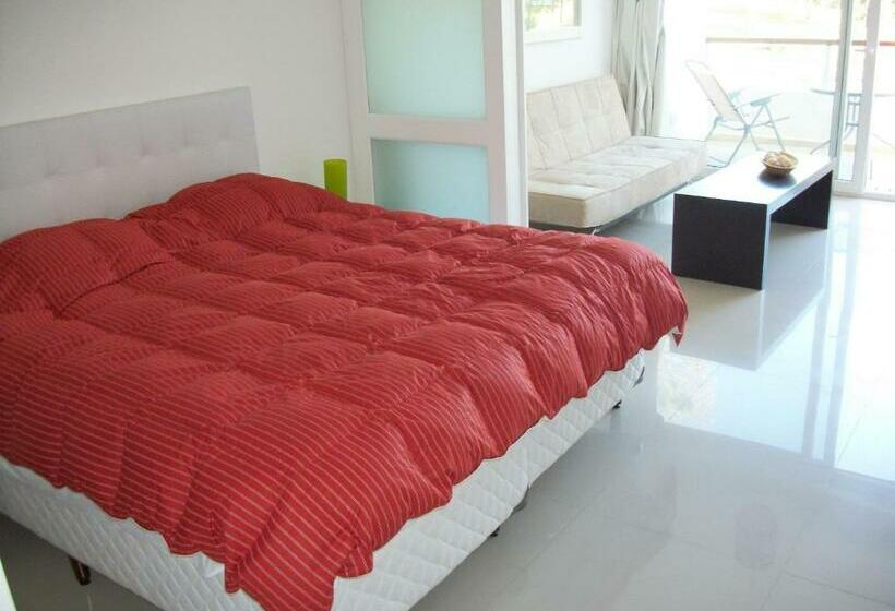 استودیوی استاندارد, Solanas Green Park & Crystal Beach