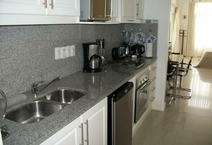 استودیوی استاندارد, Solanas Green Park & Crystal Beach