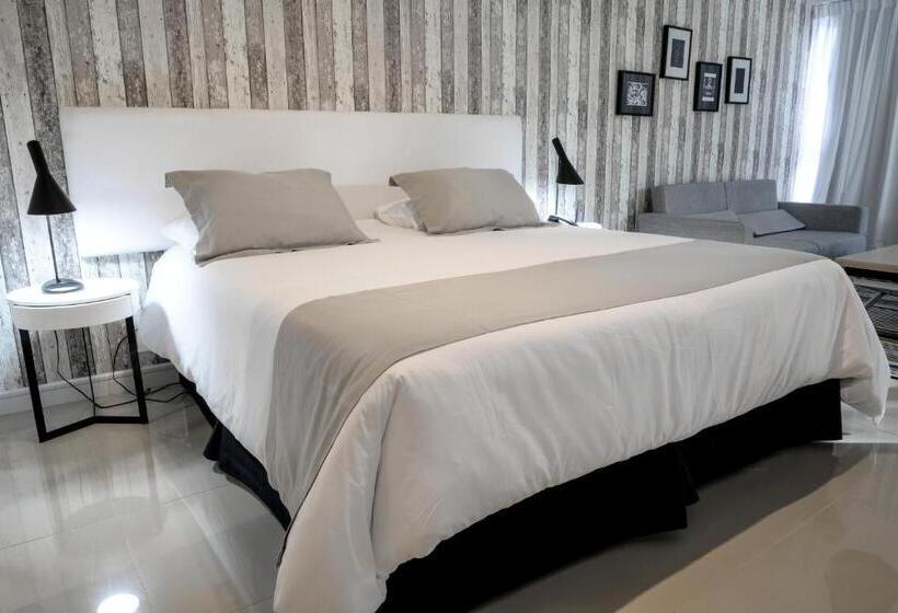 استودیوی استاندارد, Solanas Green Park & Crystal Beach