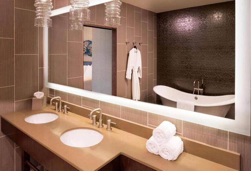 اتاق استاندارد با تخت بزرگ, The Westin Nashville