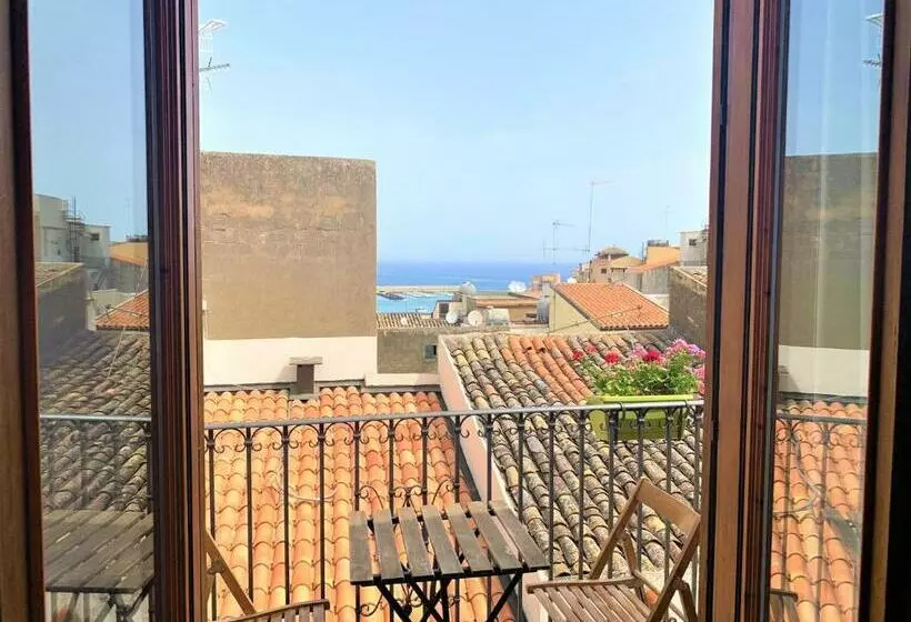 バルコニー付スタンダード４ベッドルーム, Badia Rooms & Breakfast