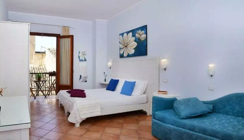バルコニー付スタンダード４ベッドルーム, Badia Rooms & Breakfast