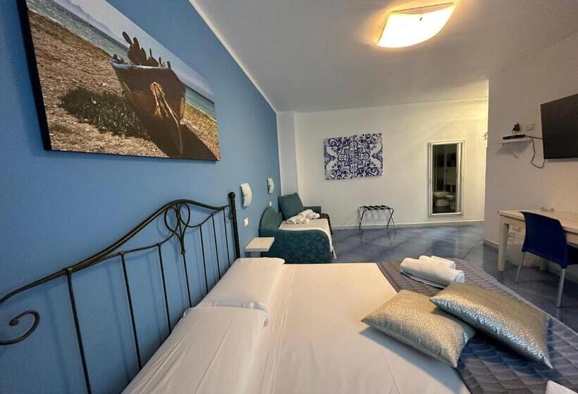 Quarto Quadruple Standart com Varanda, Badia Rooms & Breakfast