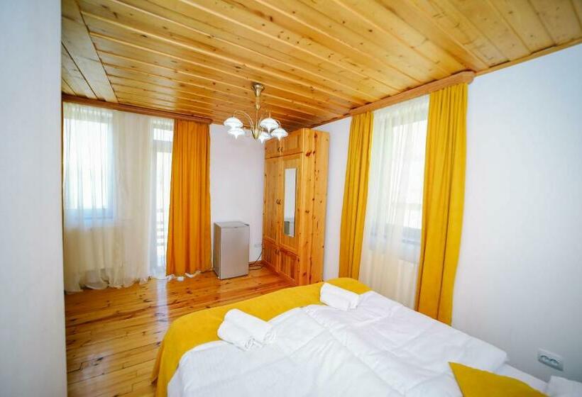 اتاق لوکس با بالکن, Alpenhaus Kazbegi Hotel & Restaurant