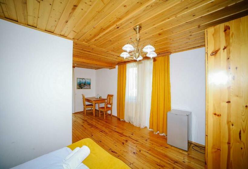 اتاق لوکس با بالکن, Alpenhaus Kazbegi Hotel & Restaurant
