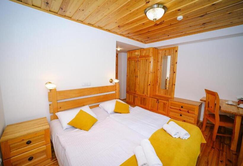 اتاق استاندارد با بالکن, Alpenhaus Kazbegi Hotel & Restaurant