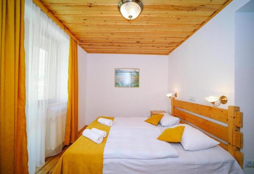اتاق استاندارد با بالکن, Alpenhaus Kazbegi Hotel & Restaurant