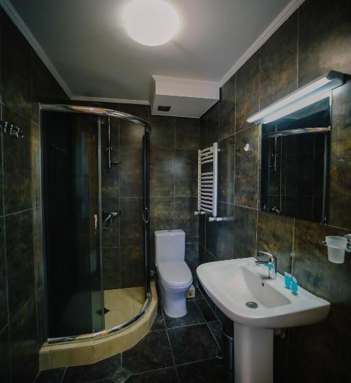 اتاق استاندارد با بالکن, Alpenhaus Kazbegi Hotel & Restaurant