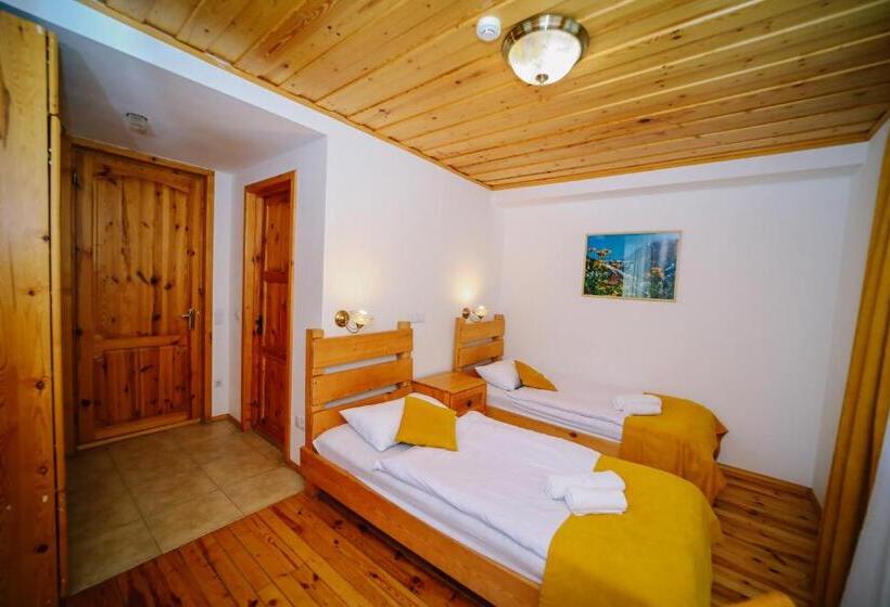 اتاق استاندارد با بالکن, Alpenhaus Kazbegi Hotel & Restaurant