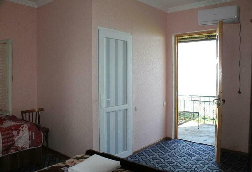 Economy Triple Room, Guest House Shota