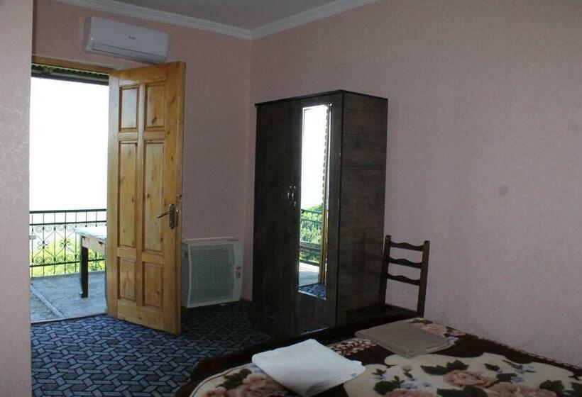 Economy Triple Room, Guest House Shota
