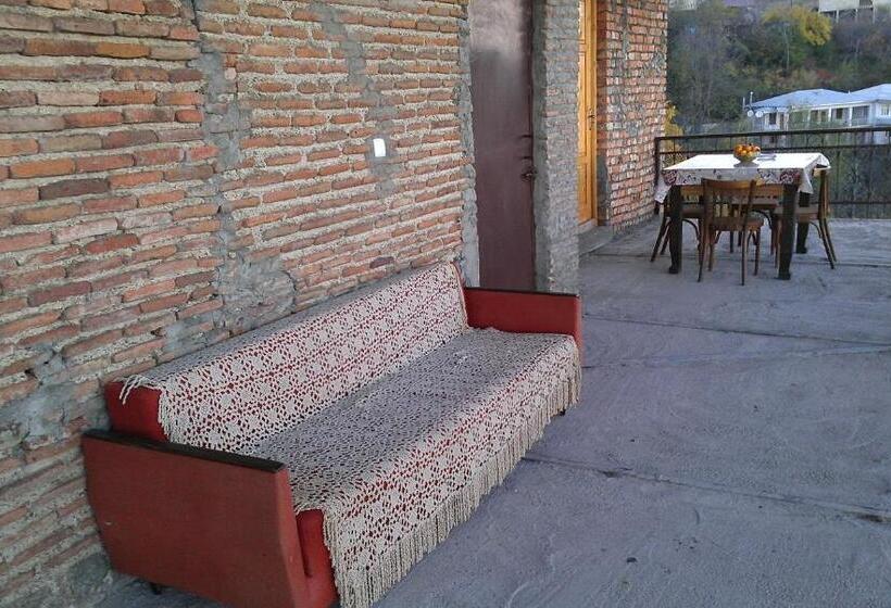 Economy Triple Room, Guest House Shota