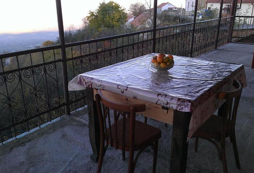 Economy Triple Room, Guest House Shota