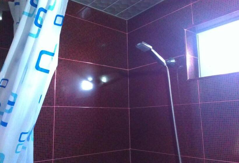 Economy Triple Room, Guest House Shota