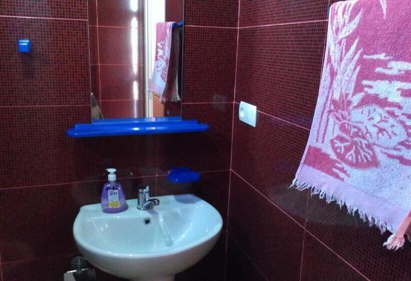 Economy Triple Room, Guest House Shota