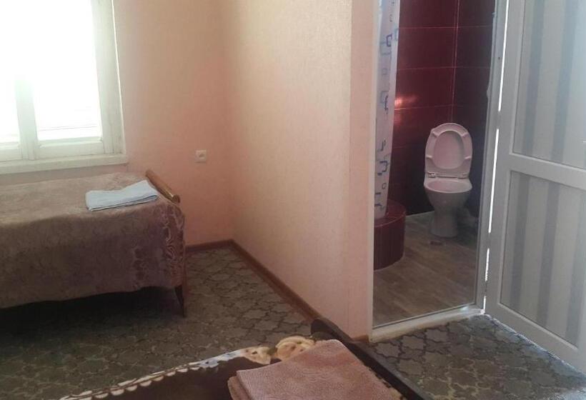 Economy Triple Room, Guest House Shota