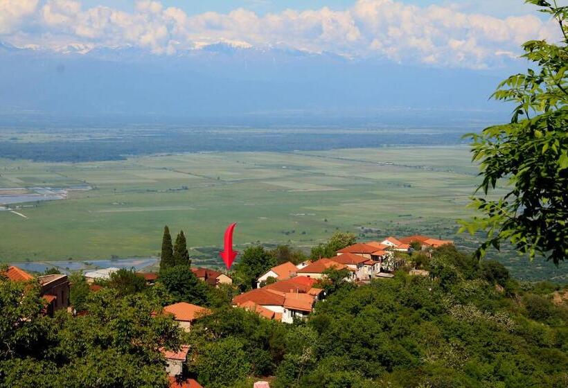 Economy Triple Room, Guest House Shota