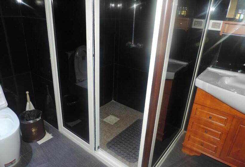 Standart Stüdyo, Crown Hotel Juba