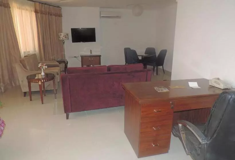 سوئیت پرزیدنت, Crown Hotel Juba