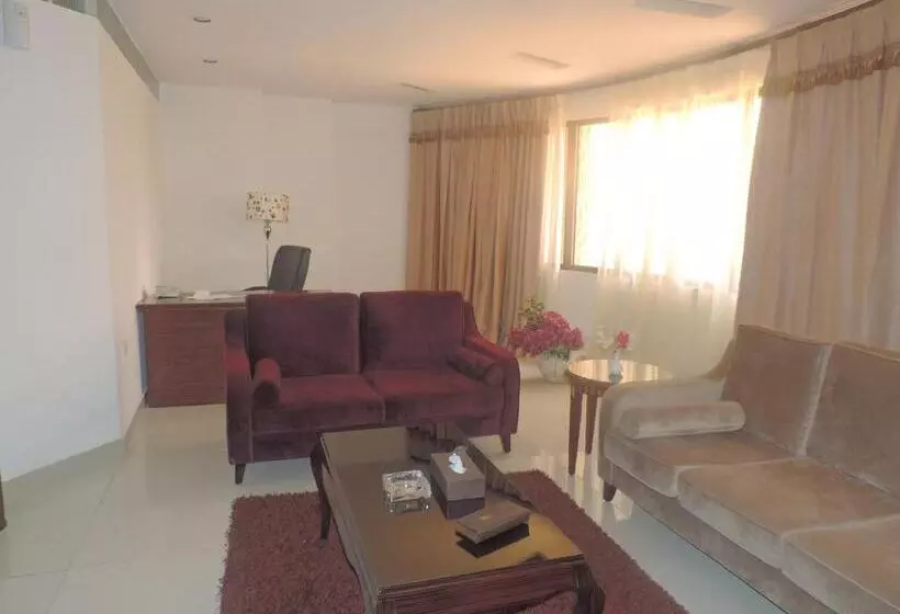 سوئیت پرزیدنت, Crown Hotel Juba