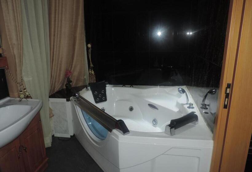 Kral Dairesi, Crown Hotel Juba